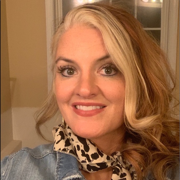 Meet your Posher, Chrisa - Picture 2 of 3